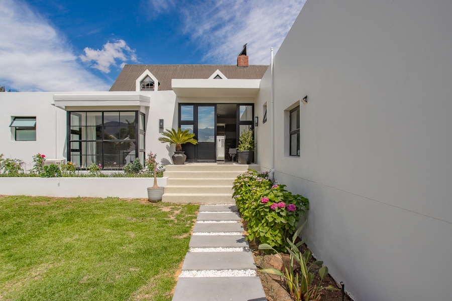 4 Bedroom Property for Sale in Vrykyk Western Cape